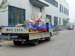 福瑞得機(jī)械手扶壓路機(jī)、框架整平機(jī)已成功裝車(chē)及時(shí)發(fā)貨