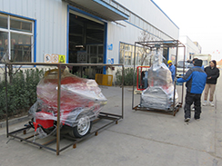 福瑞得機(jī)械1臺(tái)灌縫機(jī)，1臺(tái)移動(dòng)燈車，一臺(tái)馬路吹風(fēng)機(jī)打包裝柜出口新加坡