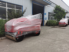 7月2日，福瑞得機(jī)械2臺(tái)全液壓座駕雙鋼輪壓路機(jī)打包發(fā)往吉林。